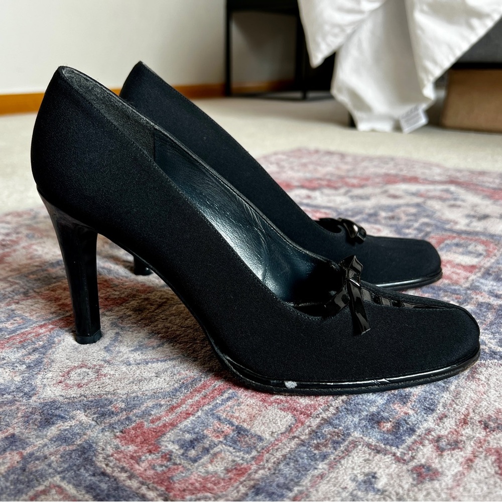 STUART WEITZMAN Vintage Black Patent Leather High Heel Pumps with Cute Bow